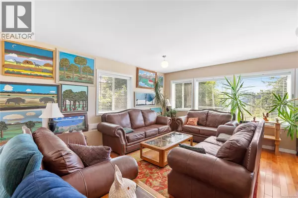 Saanich, BC V8X3T2,854 Royal Oak Ave