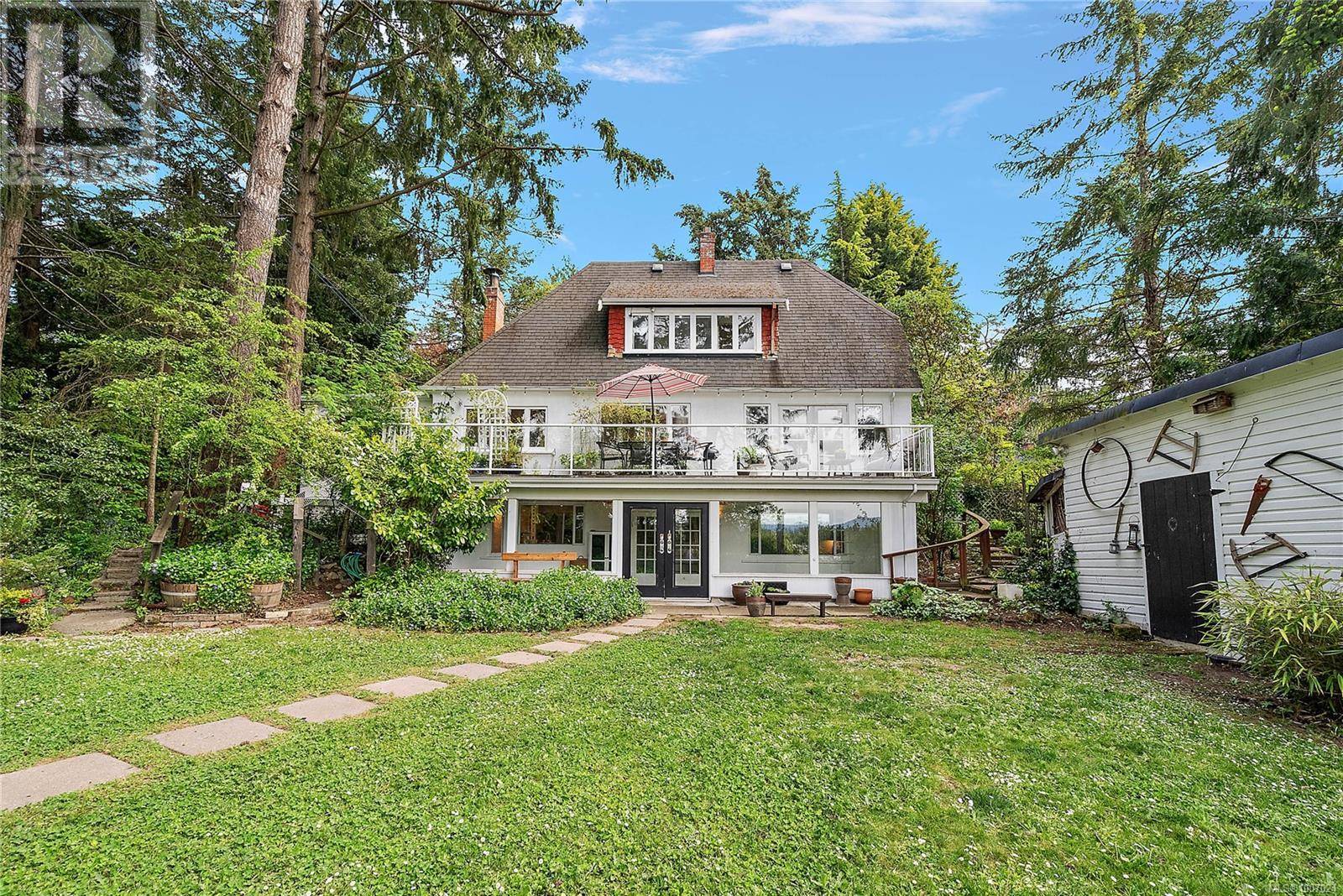Saanich, BC V9A2R8,3062 Admirals Rd