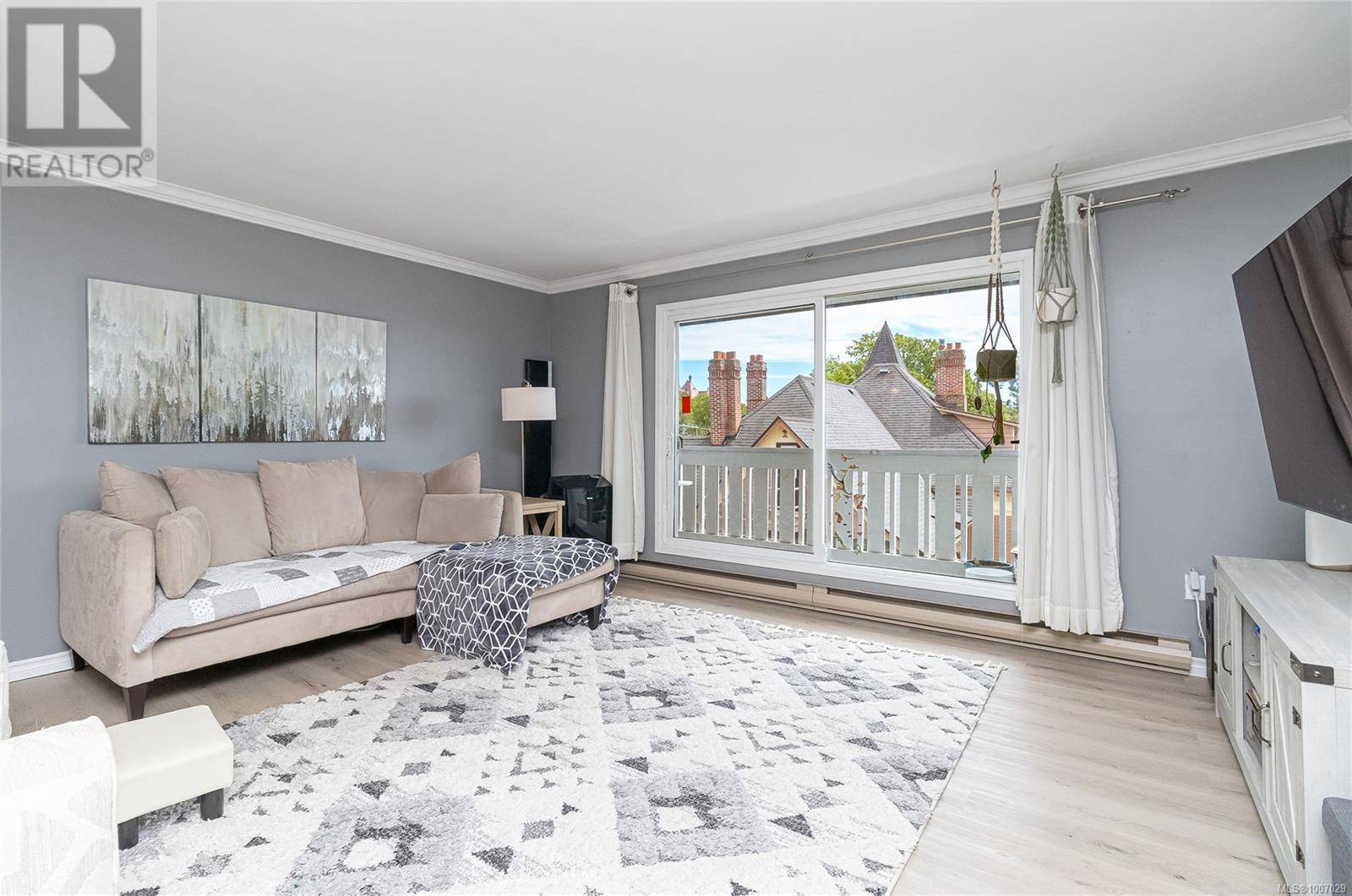 Victoria, BC V8W3P2,1331 Johnson ST #8