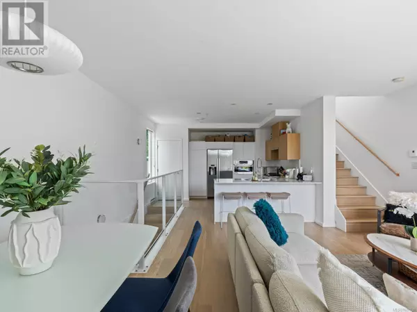 Victoria, BC V8S1G3,1720 Fairfield RD #108