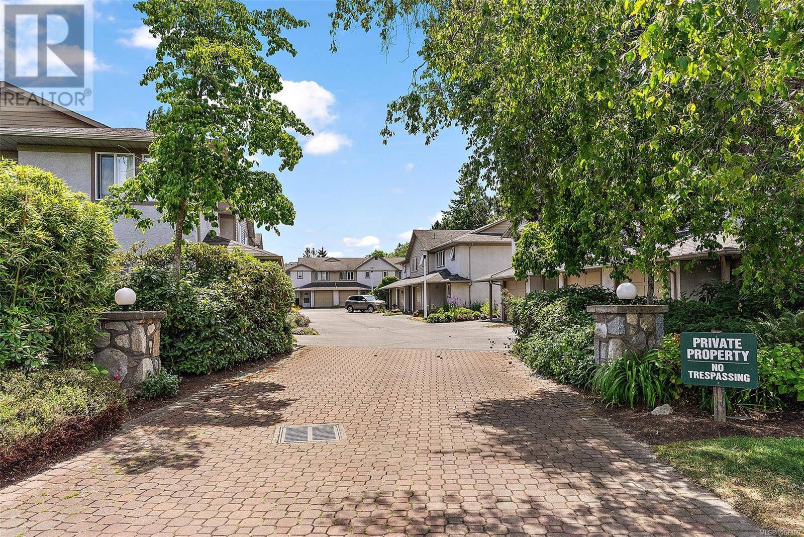 Victoria, BC V8R4M1,2669 Shelbourne ST #15