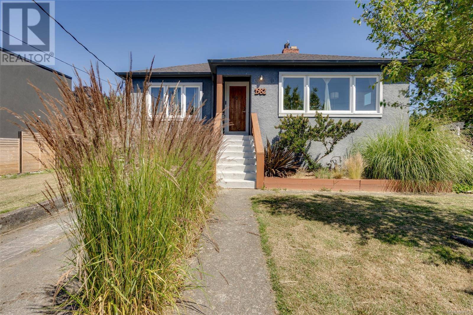 1982 Kings Rd, Saanich, BC V8R2P5