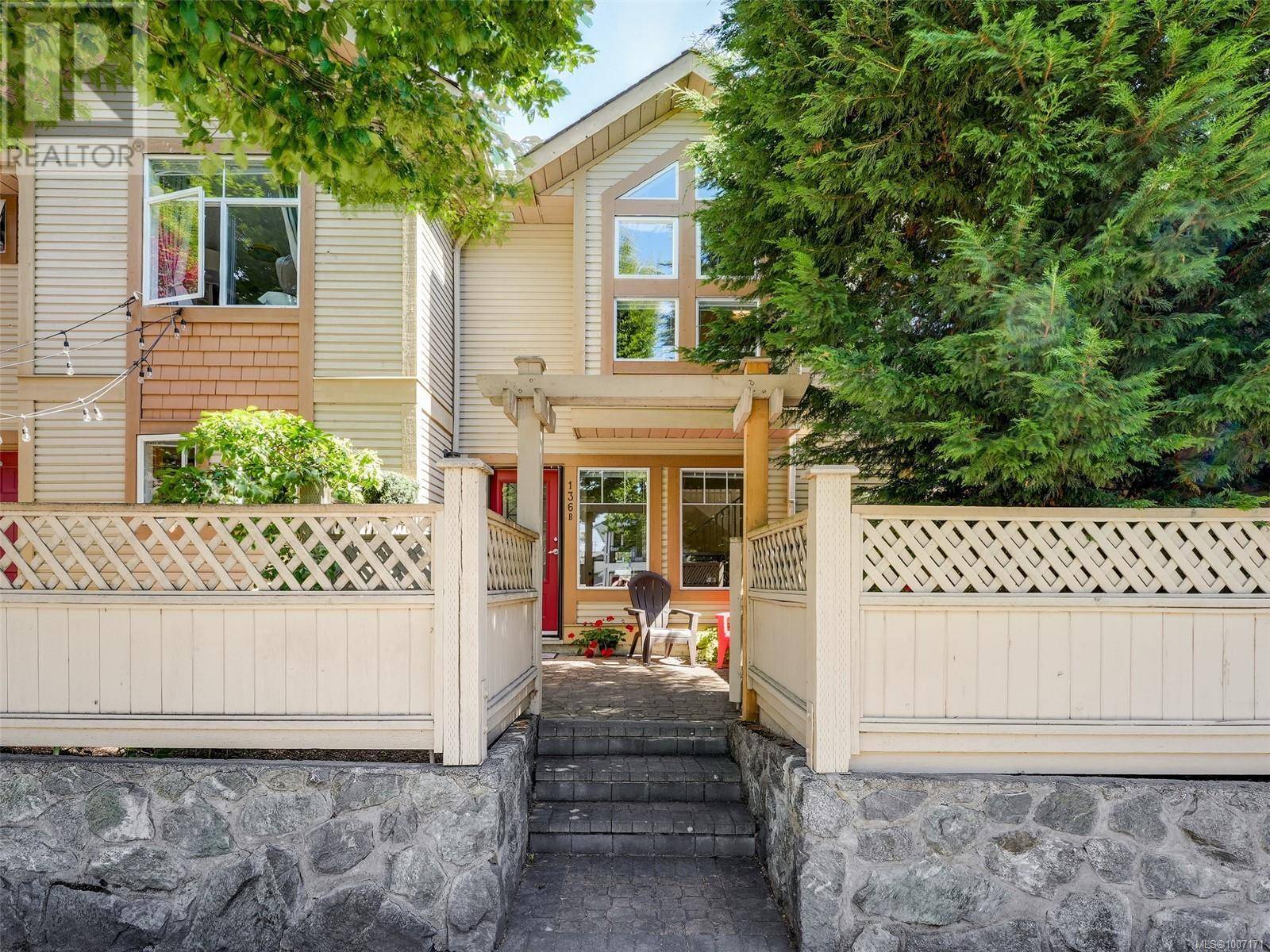 136 Superior ST #B, Victoria, BC V8V1T1