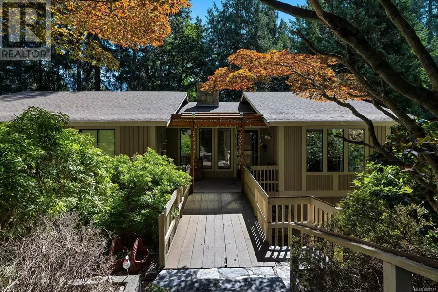 4687 Lochwood Cres, Saanich, BC V8Y1A9