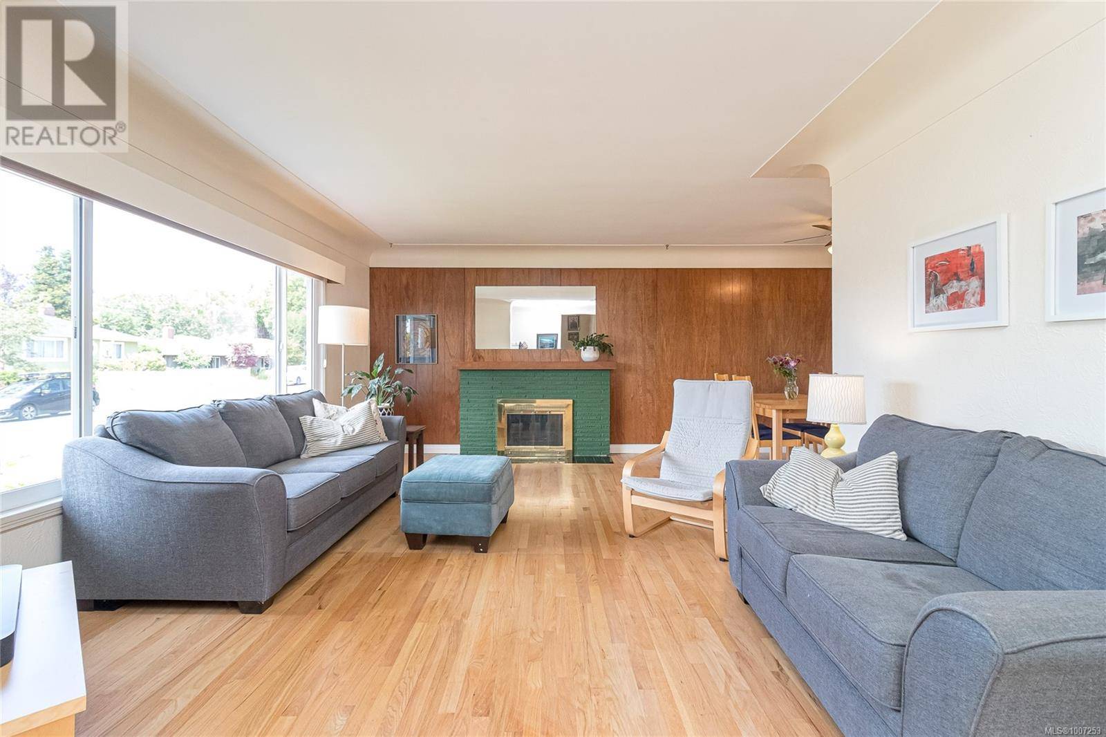 Saanich, BC V8P4N8,3231 Frechette St