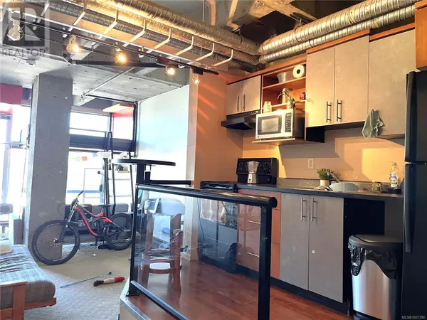 Victoria, BC V8V5A1,1061 Fort ST #418