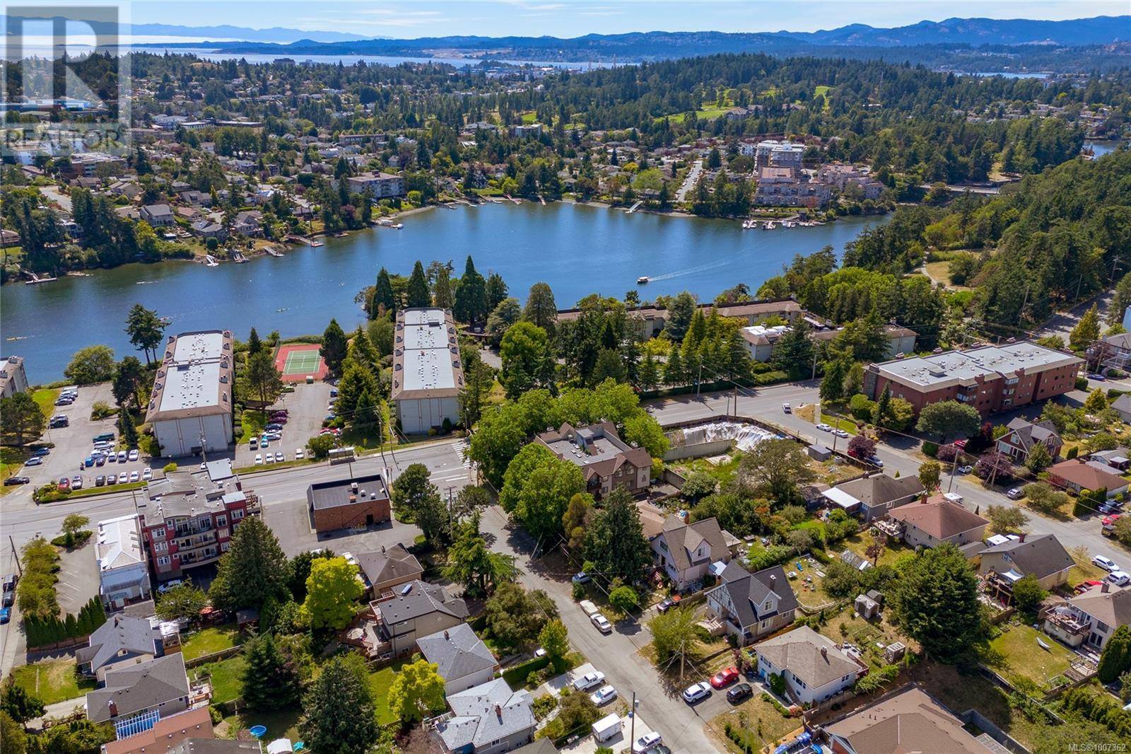 Saanich, BC V9A1M2,108 Gorge RD West #301
