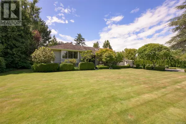 Oak Bay, BC V8R6M1,3270 Beach Dr