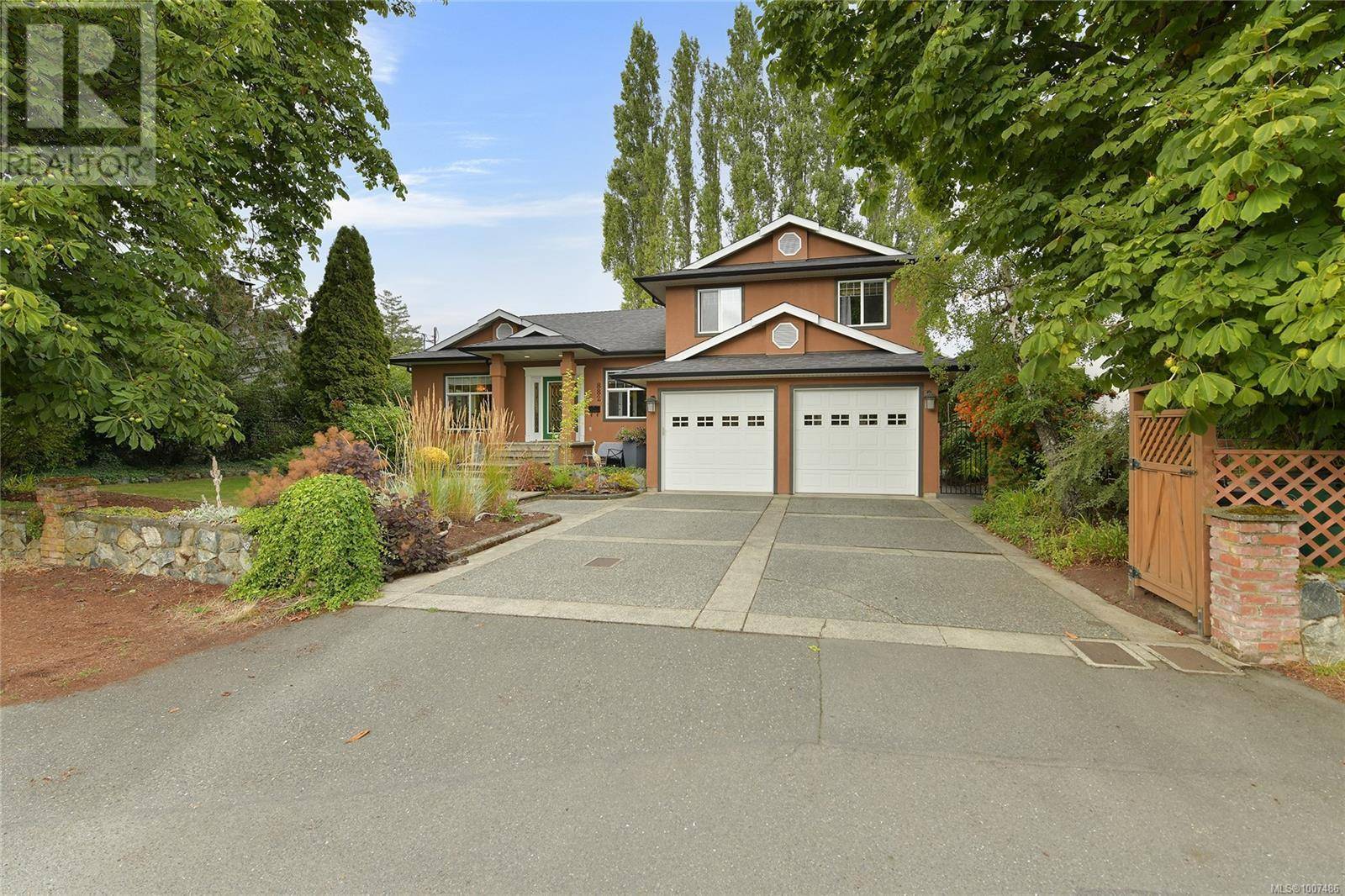 Saanich, BC V8X3E6,882 Canterbury Rd