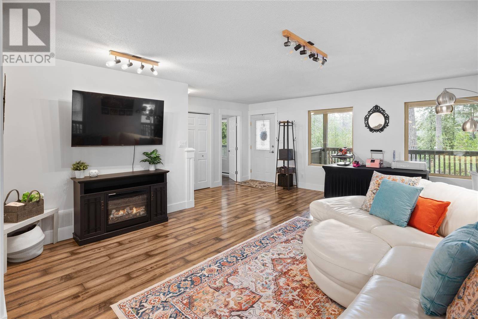 Qualicum Beach, BC V9K1R3,907 Hemsworth Rd