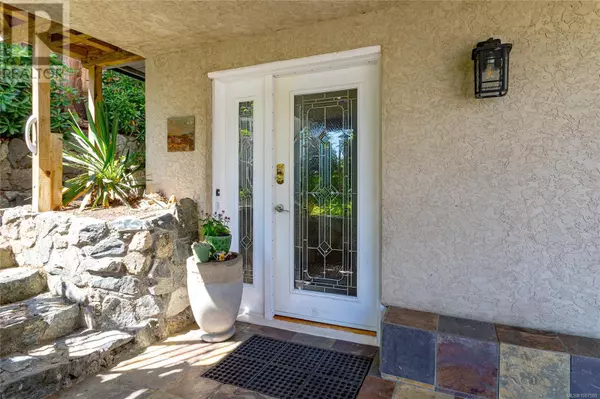 Saanich, BC V8Y2E4,4964 Lochside Dr
