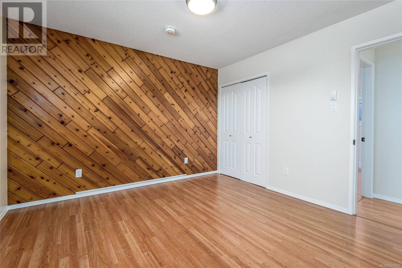 Comox, BC V9M1K1,2258 April Pl