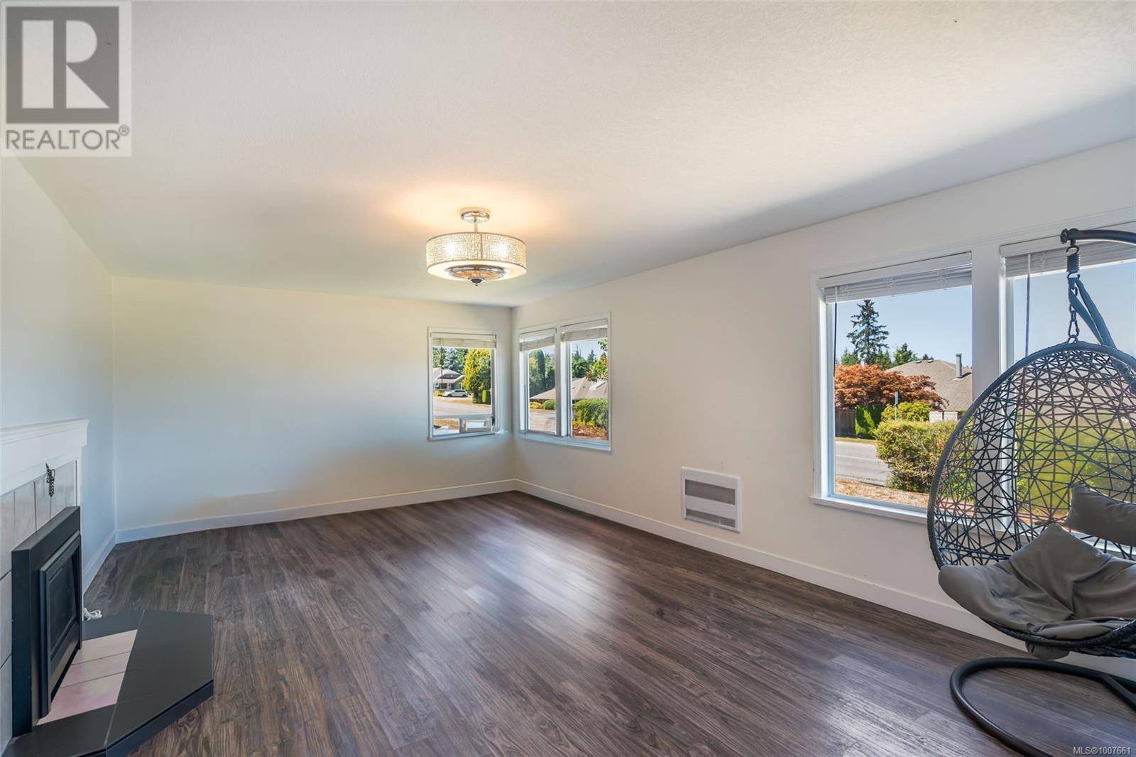 Qualicum Beach, BC V9K1R9,124 Garden Rd W
