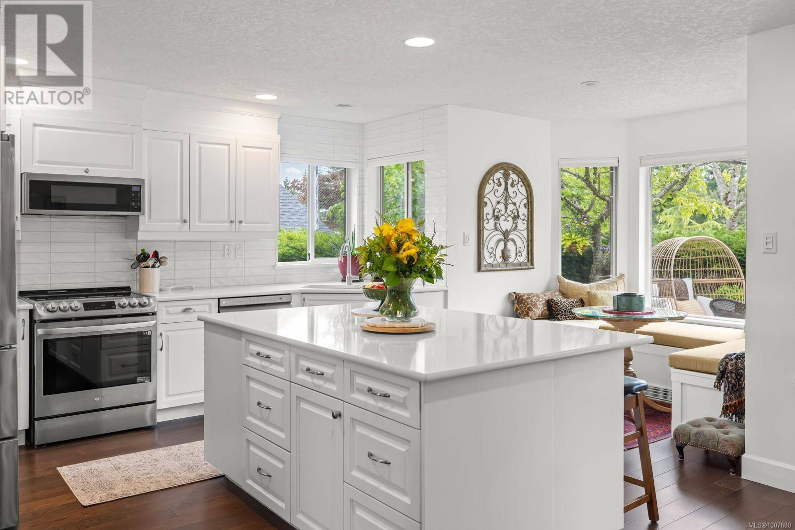 809 Country Club Dr, Cobble Hill, BC V0R1L1