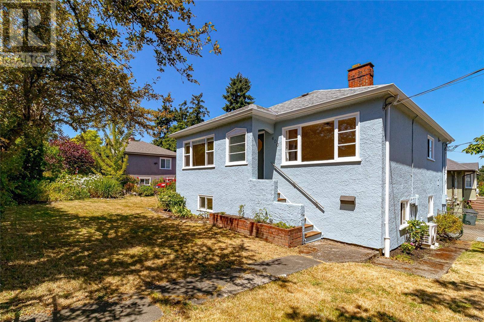 600 Cowper St, Saanich, BC V9A2E7