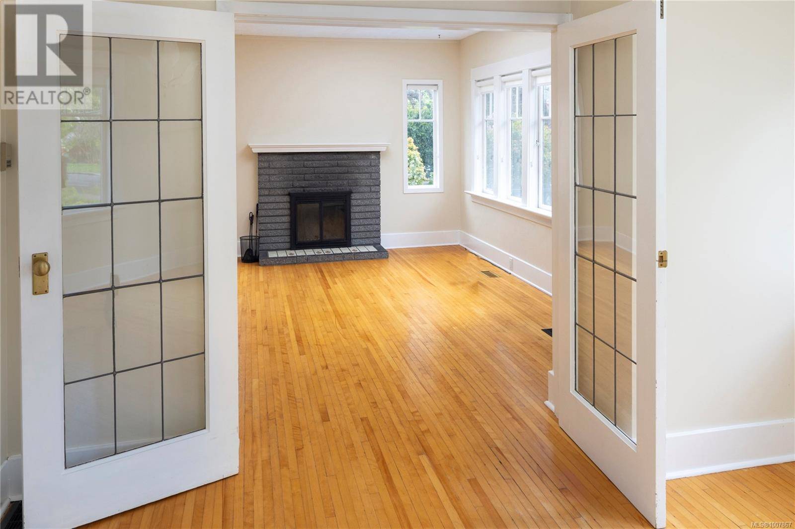Oak Bay, BC V8S2W8,2368 Rosario St