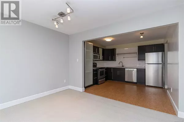 Saanich, BC V8X1M2,3252 Glasgow AVE #406