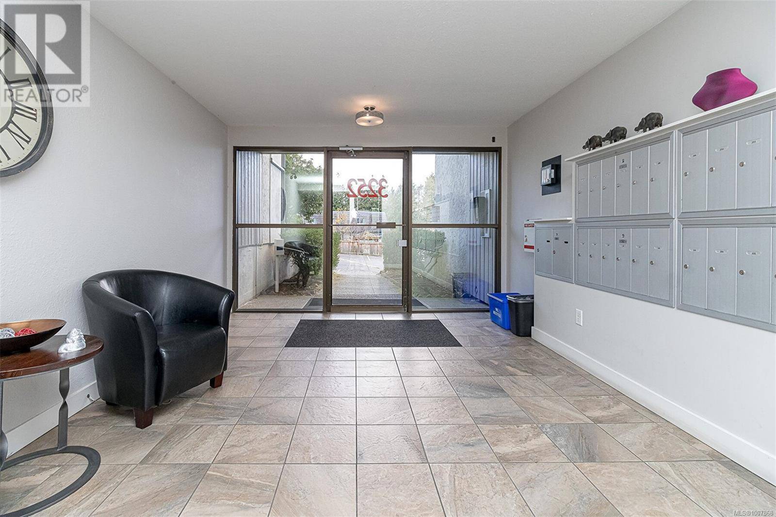 Saanich, BC V8X1M2,3252 Glasgow AVE #406