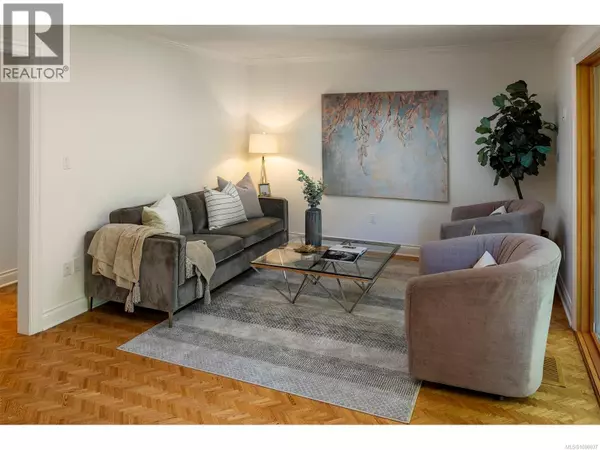 Oak Bay, BC V8S5H8,991 Newport Ave