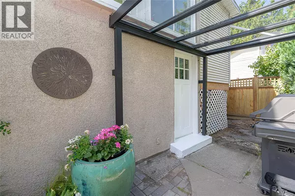 Saanich, BC V8Z3T7,3275 Wascana St