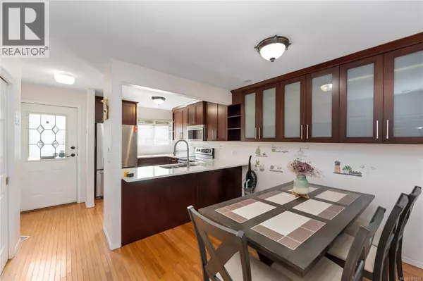 Victoria, BC V8R4J8,3014 Scott St