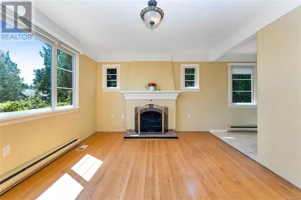Esquimalt, BC V9A6L9,902 Forshaw Rd