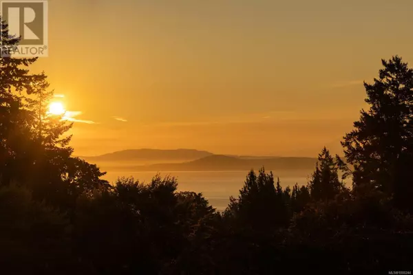 5322 Sayward Hill Cres, Saanich, BC V8Y3H8