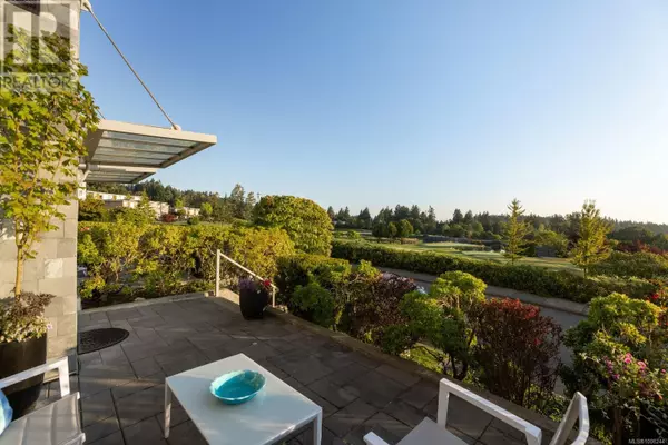 Saanich, BC V8Y3H8,5322 Sayward Hill Cres