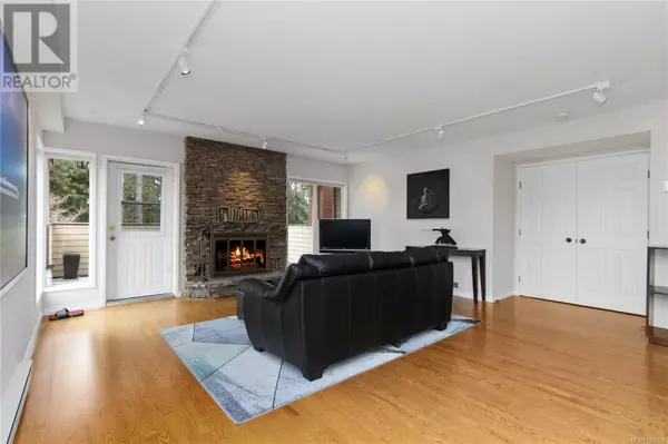 Oak Bay, BC V8P5M8,2345 Cedar Hill Cross RD #103