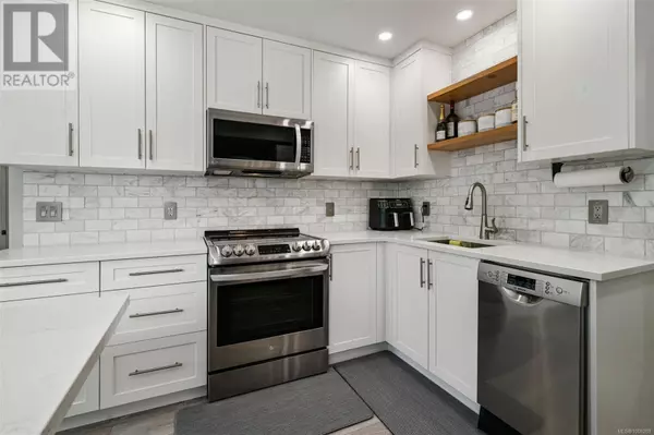 Saanich, BC V9A1K5,450 Obed Ave