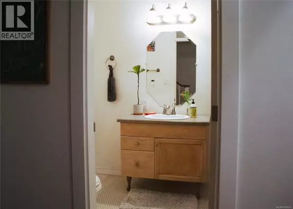 Qualicum Beach, BC V9K1R7,907 Savary Dr