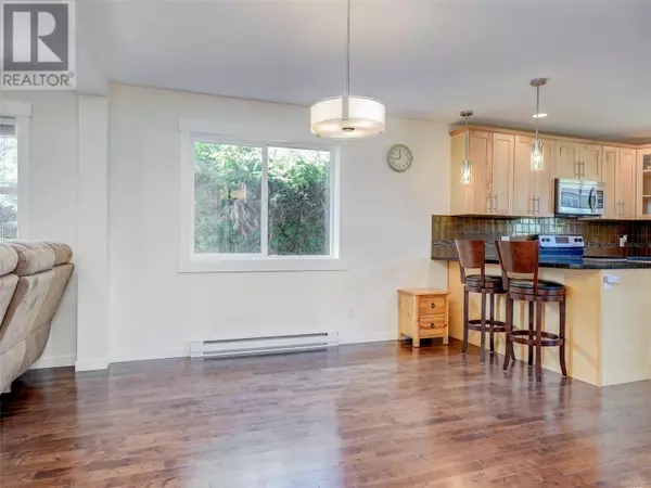 Esquimalt, BC V9A2A1,1026 Tillicum Rd