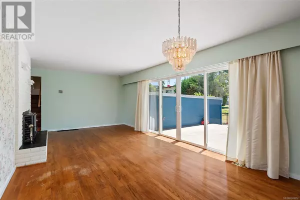 Saanich, BC V8N2E2,1563 Kenmore Rd