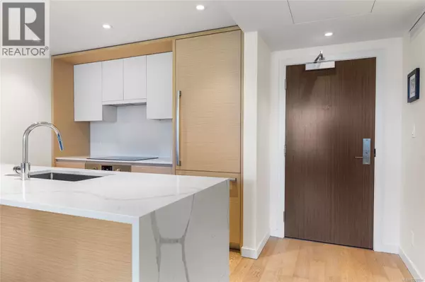 Victoria, BC V8V0G3,550 Michigan ST #304