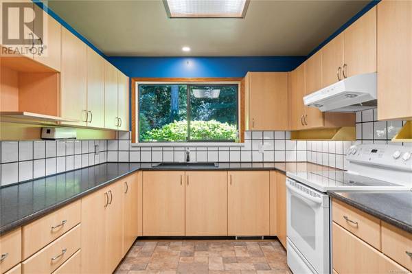 Qualicum Beach, BC V9K1L3,255 Sunningdale Rd E