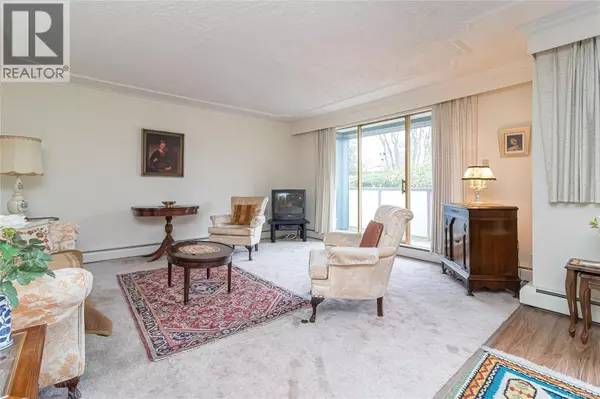 Saanich, BC V8X2S2,1025 Inverness RD #302