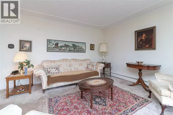Saanich, BC V8X2S2,1025 Inverness RD #302