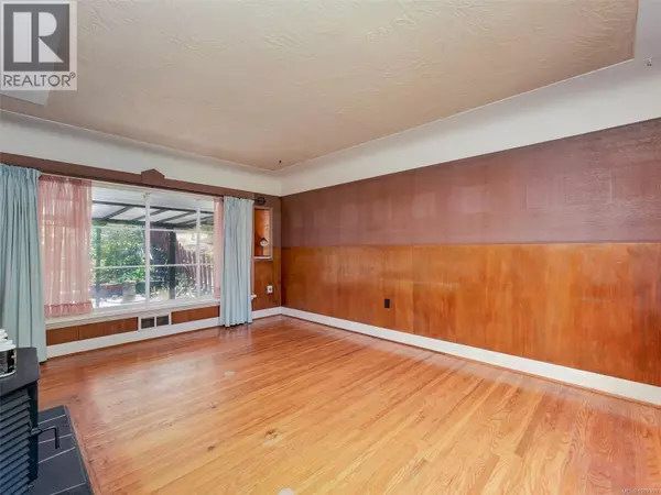 Saanich, BC V8P1Y8,1233 Tattersall Dr