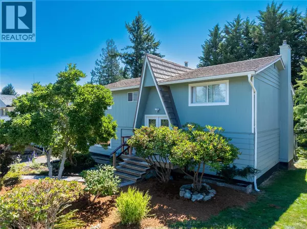 2235 Robb Ave, Comox, BC V9M1J2