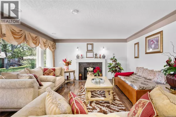 Saanich, BC V8X1L4,4202 Quadra St