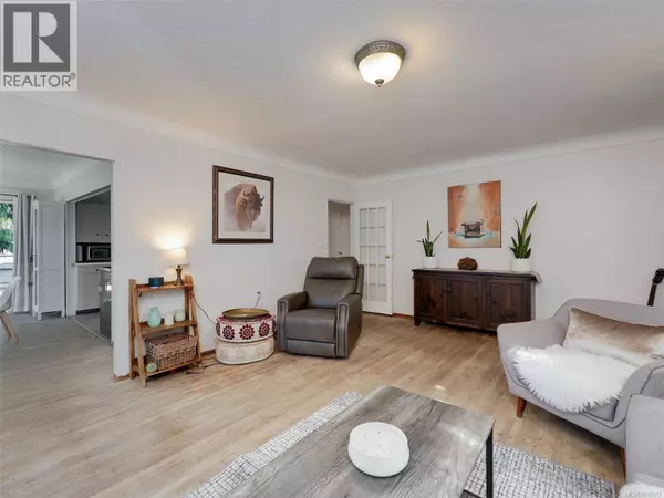 Victoria, BC V8X1M8,3102 Yew St