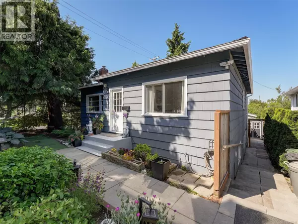 3102 Yew St, Victoria, BC V8X1M8