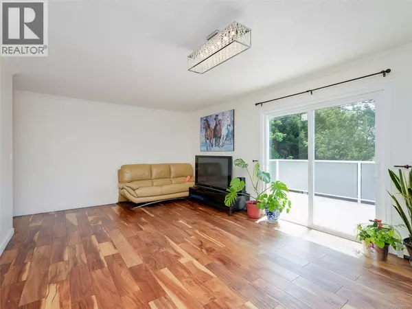 Saanich, BC V8X3G5,948 McKenzie Ave