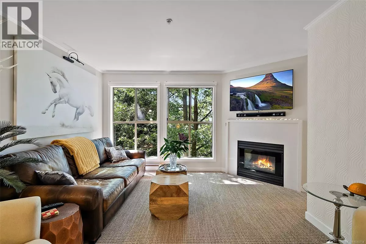 Saanich, BC V8X1M5,3363 Glasgow AVE #305