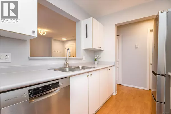 Saanich, BC V8X2W6,894 Vernon AVE #110