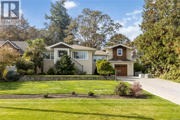3854 Ascot Dr, Saanich, BC V8P3S1