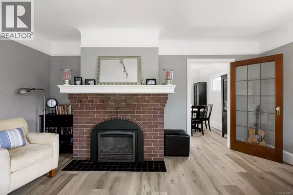 Oak Bay, BC V8R2H8,2535 Dalhousie St