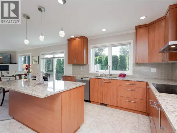 Sidney, BC V8L2E7,2208 Malaview Ave