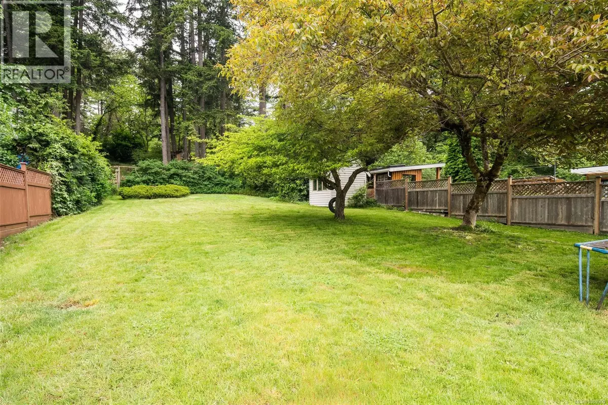 Saanich, BC V9E2B8,4518 Hughes Rd