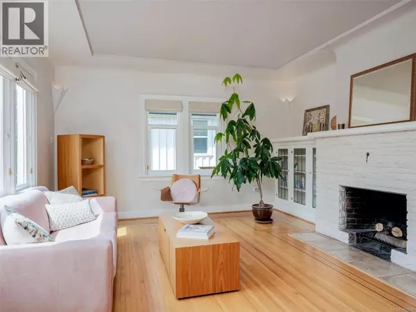 Oak Bay, BC V8R2H7,2526 Dalhousie St